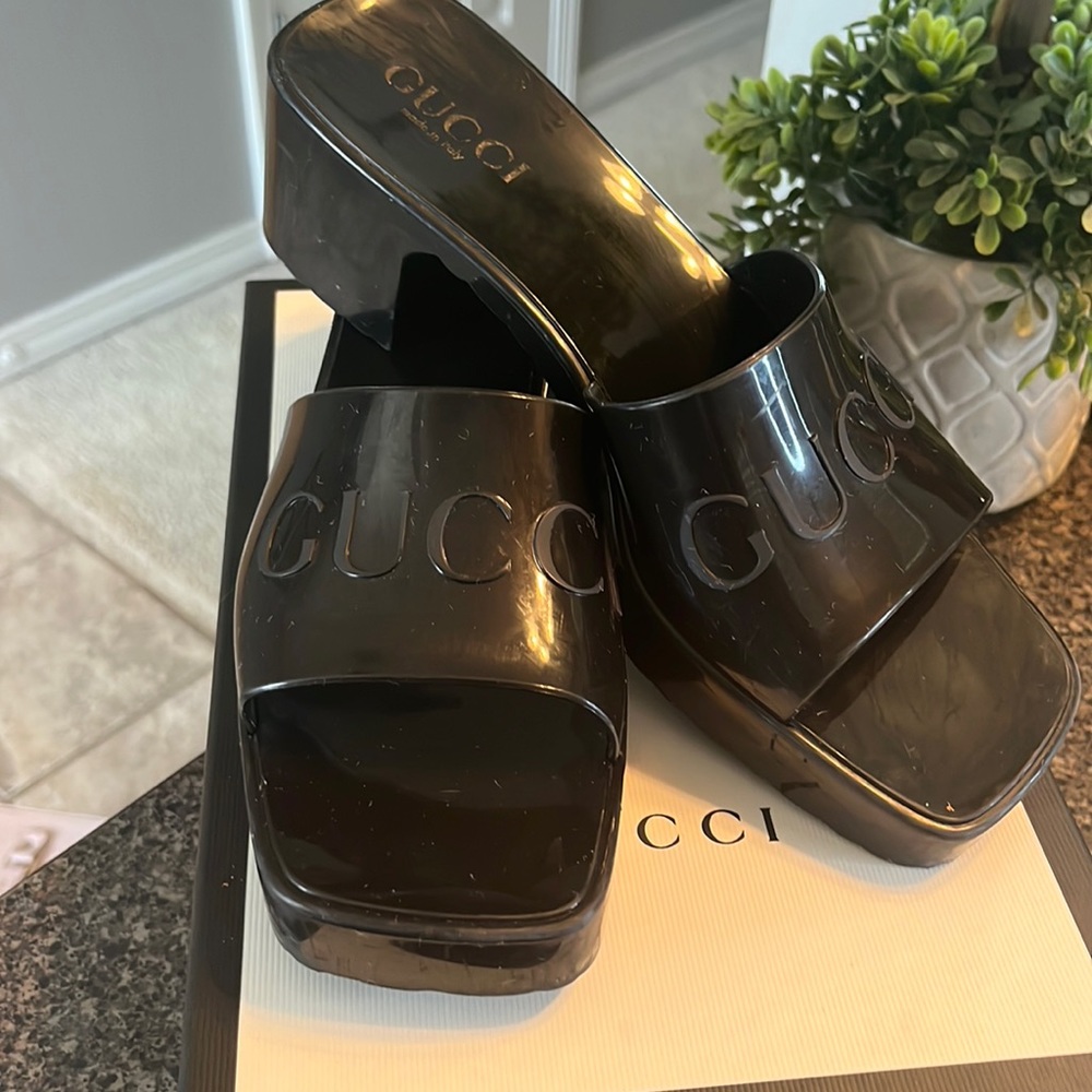 Gucci sandels